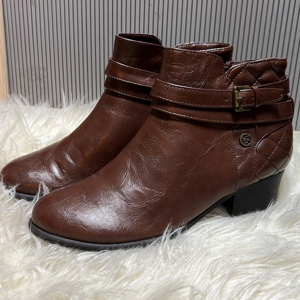 Liz Claiborne ankle booties size 7